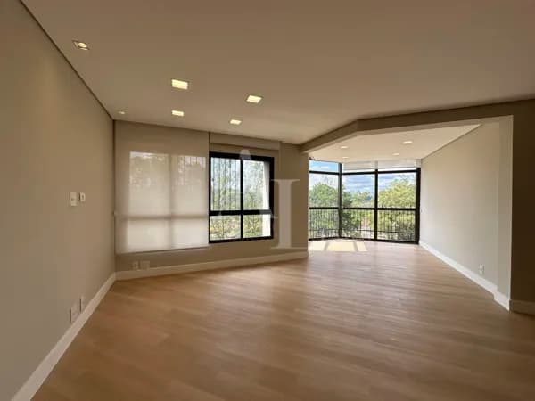 Apartamento Reformado bem localizado em Alphaville com 130m2 3 dormitórios