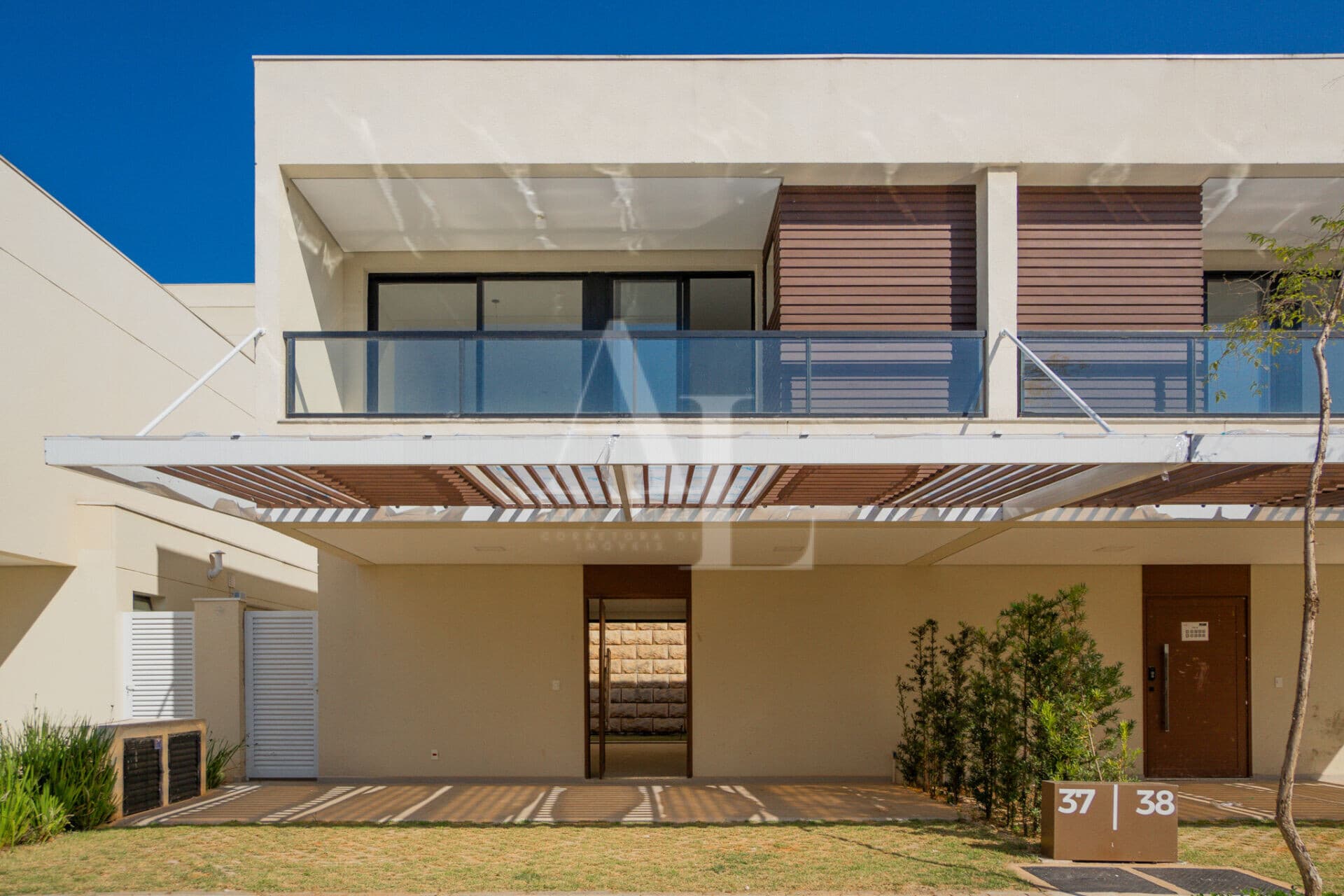 Casa no contrapiso com 152m2 sendo 3 suítes - Para você reformar como quiser - Alpha House