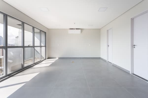 Sala Comercial 53m2 - Venda por R$450.000,00 e Locação R$ 2950,00 no Monte Carlos Empresarial 18 do Forte