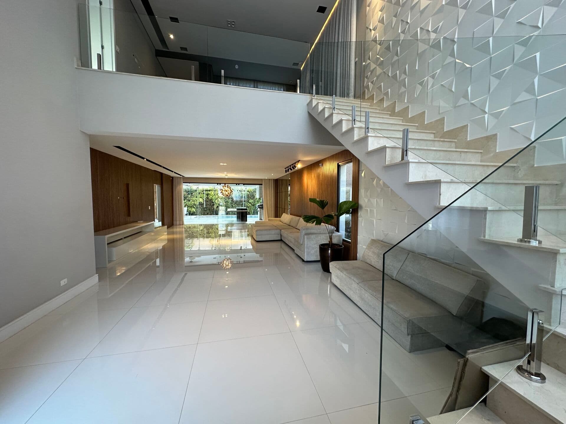 OPORTUNIDADE TAMBORE 11 - Casa Semi mobiliada com 4 suítes à venda