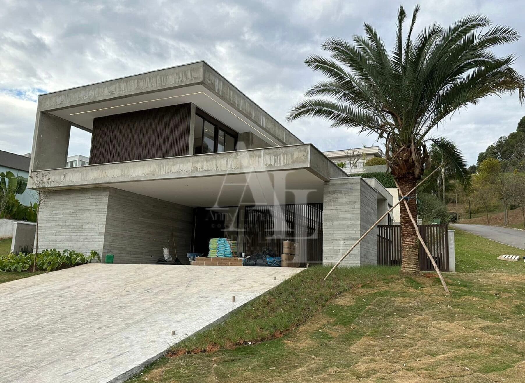 Linda Casa Recém construída, Alto padrão com 4 suítes e uma localização espetacular (EM FASE DE FINALIZAÇÃO)