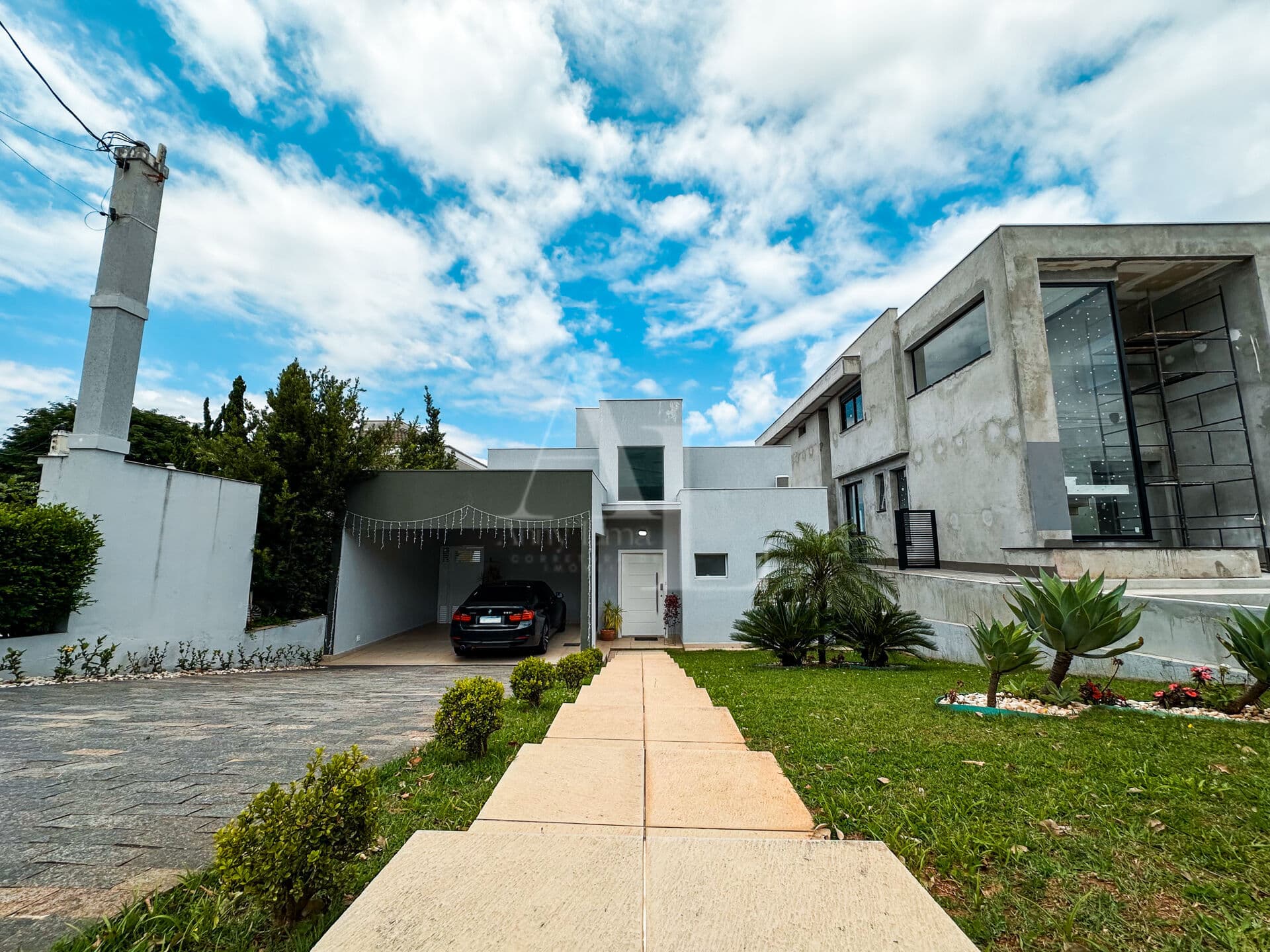 Casa em Condomínio á venda com 3 suítes - Valville 1 Alphaville