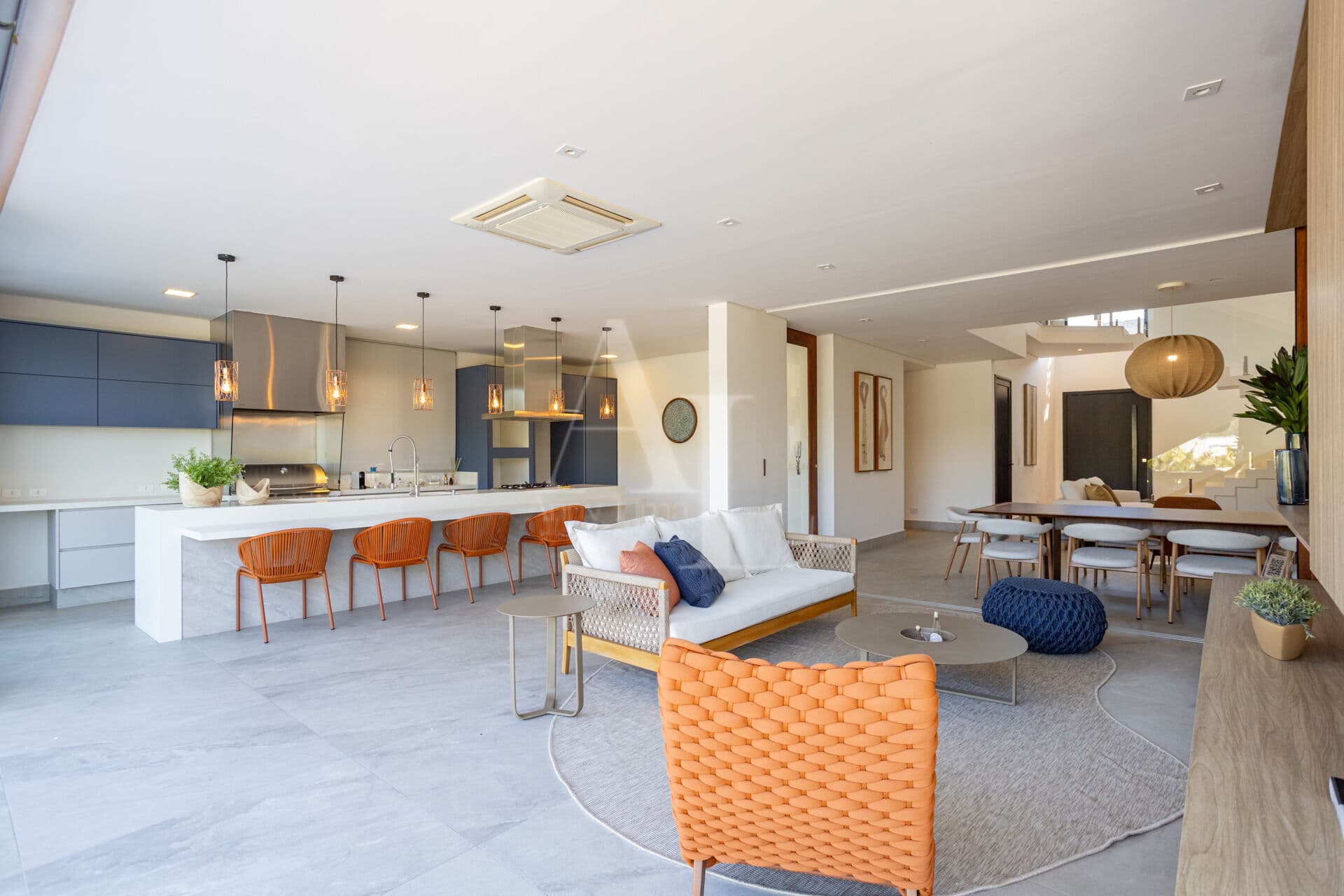 Casa Alto Padrão mobiliada à venda com 3 suítes