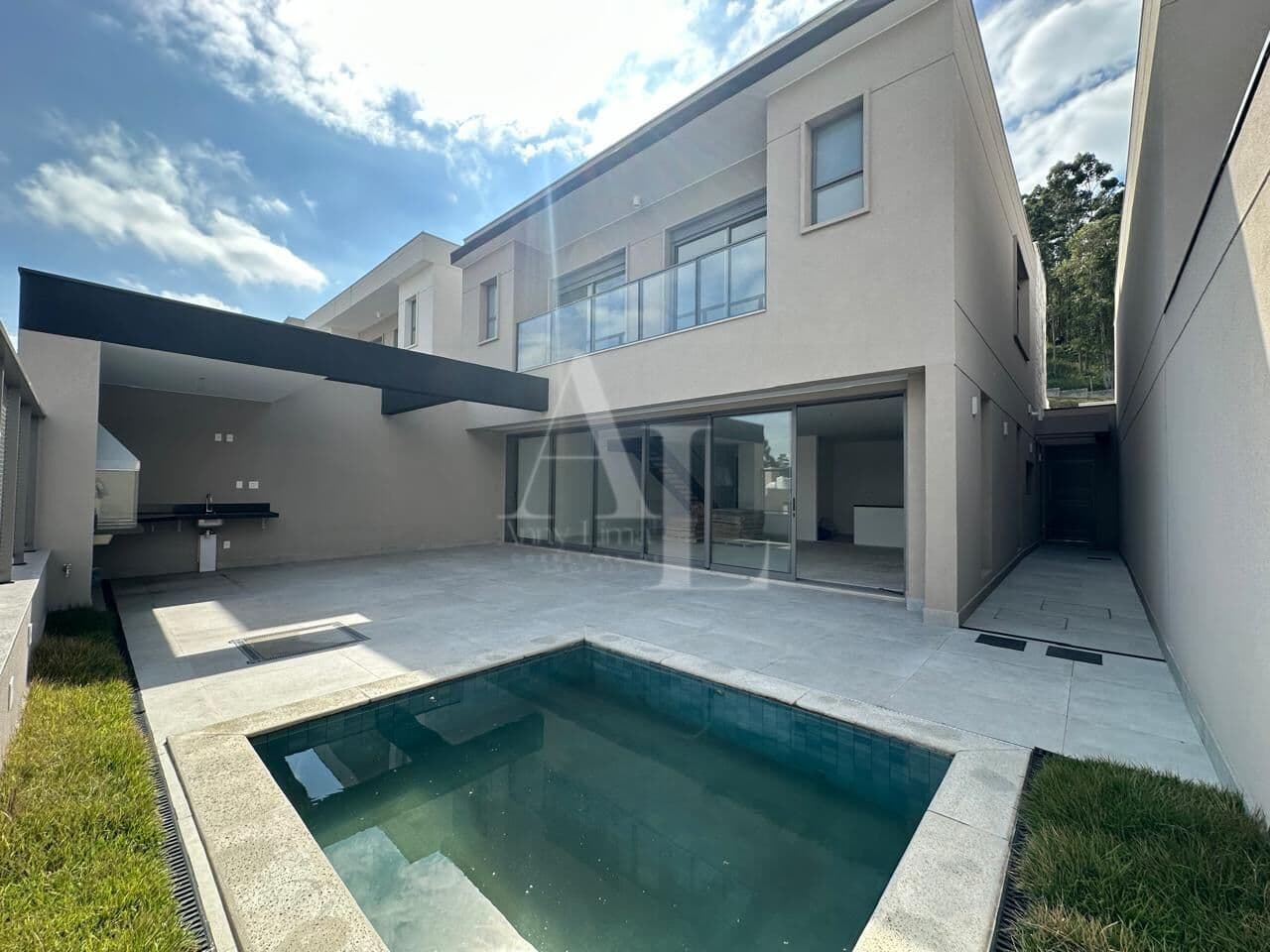 Casa à venda 4 suítes 3 vagas em Condomínio Singular - Santana de Parnaíba SP