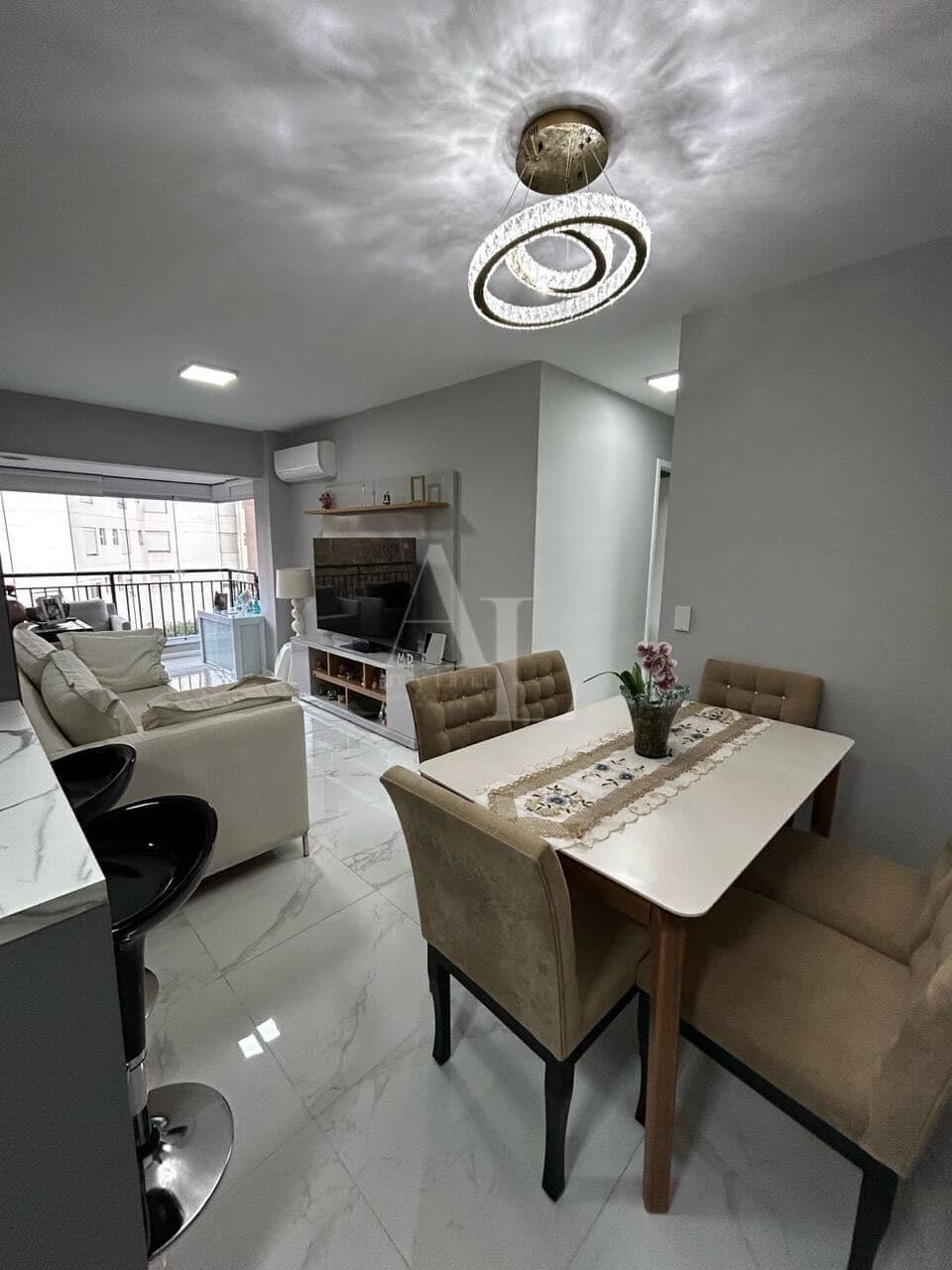 Apartamento á venda semi mobiliado com 2 dormitórios no 18 do Forte - Choice Alphaville