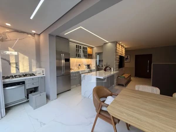 Casa mobiliada 152m2 com 3 dormitórios sendo 2 suítes - Alpha House