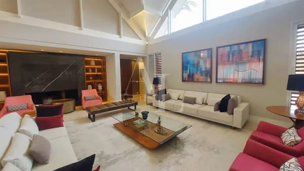 Casa em Condomínio de Alto de padrão totalmente mobiliada e decorada com mais de 800m2 - Tamboré 1