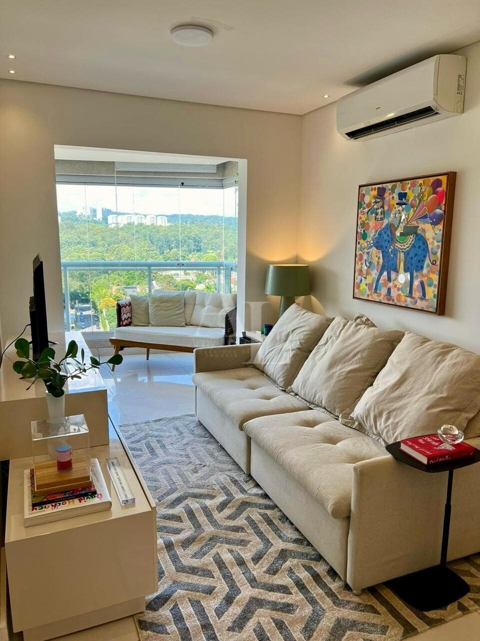 Lindo Apartamento em Alphaville finamente decorado e mobiliado com 2 dormitórios, 2 vagas, Vista livre