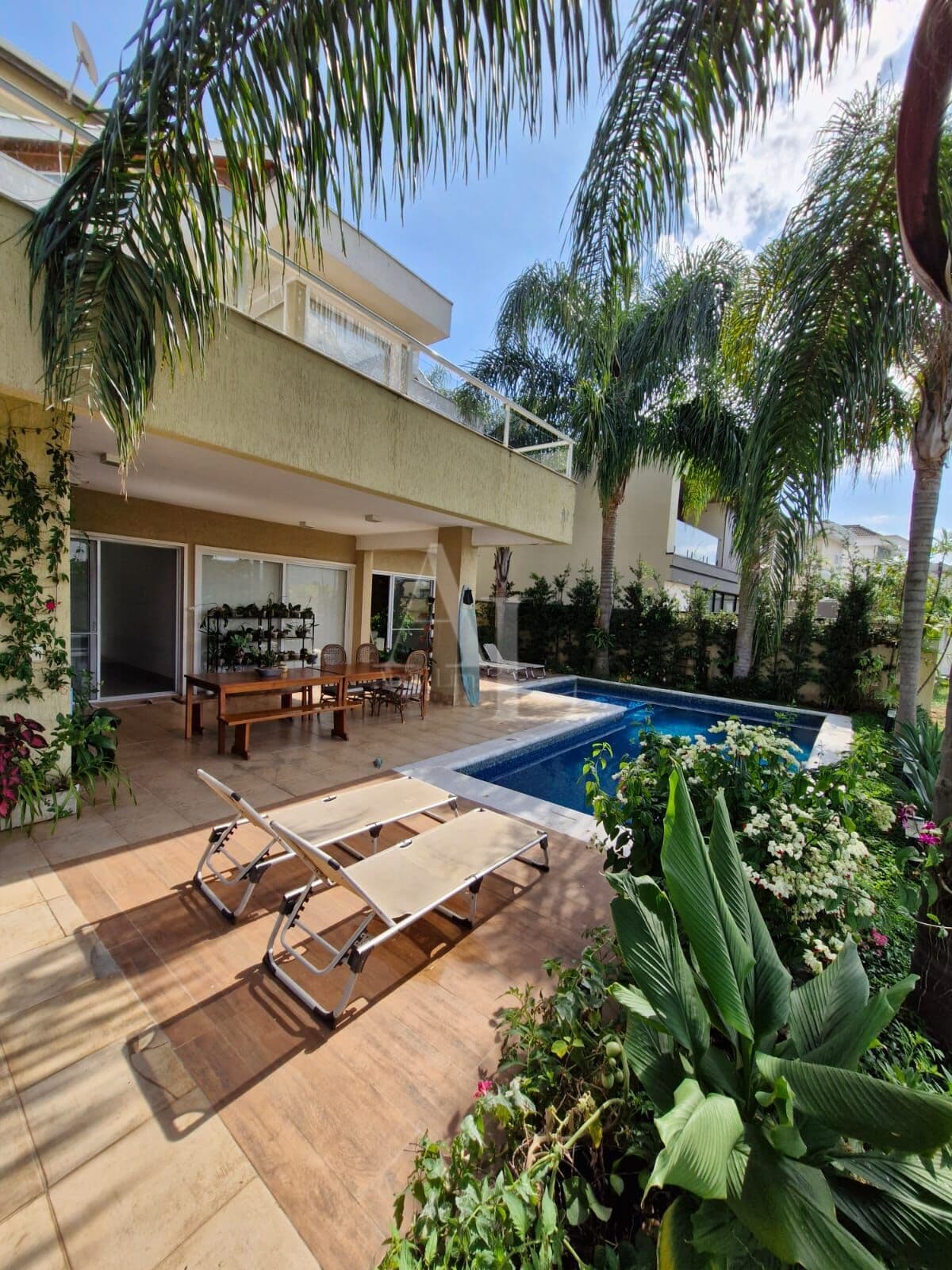 Casa Duplex com 4 suítes, 4 vagas, hidro, sala ampla com 3 ambientes