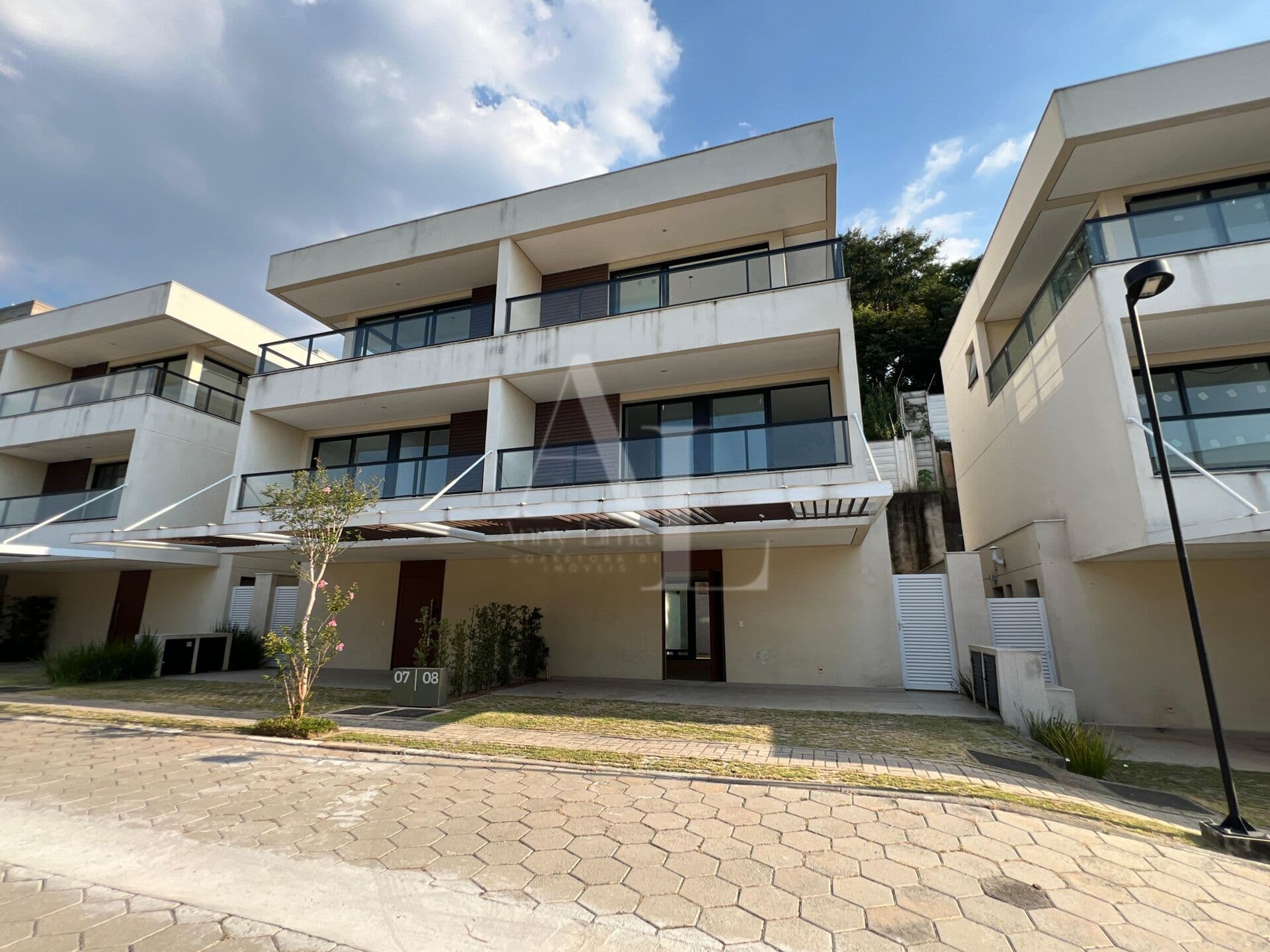 Casa em Condomínio com 4 suítes - Alpha House