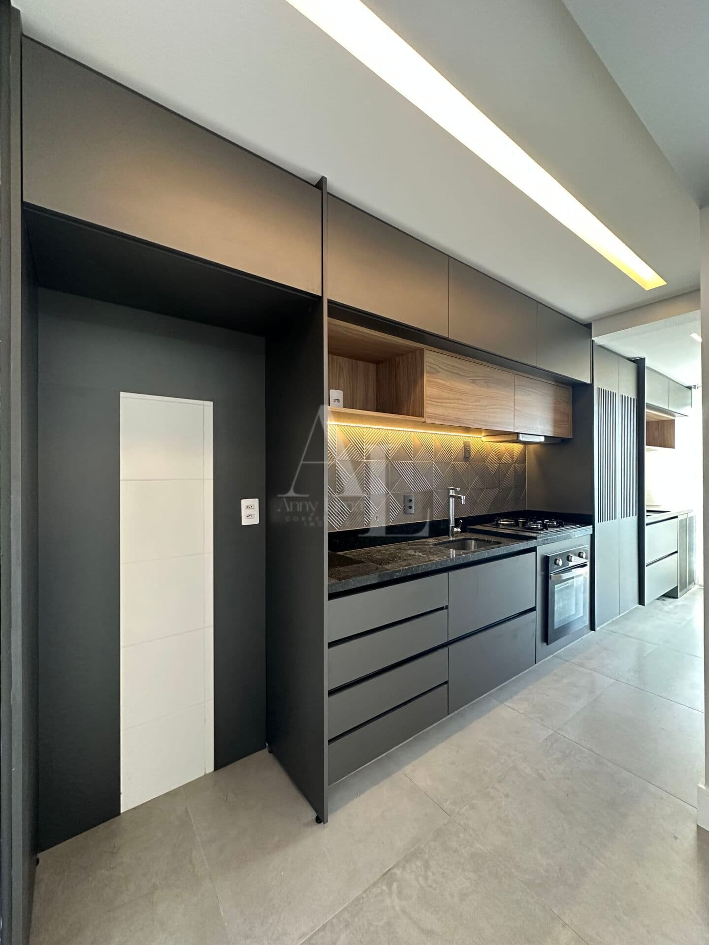 Apartamento 70m2 com 2 dormitórios sendo 1 suíte, 2 vagas, andar alto