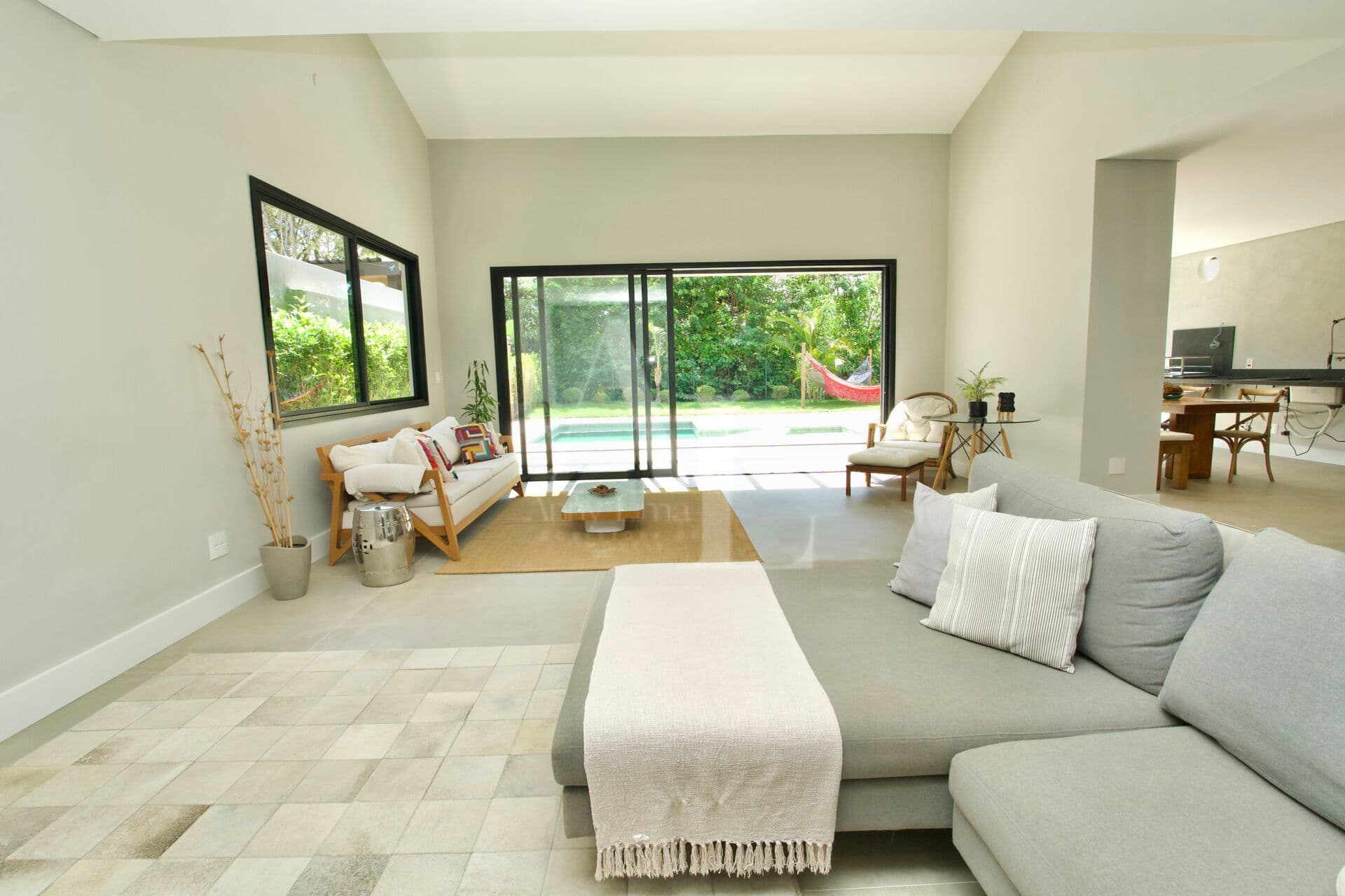 Casa à venda com 3 suítes, mobiliada - Residencial 6