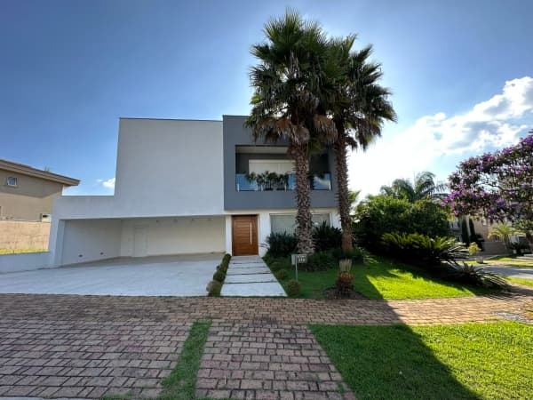 Casa totalmente mobiliada com 4 amplas suítes, piscina e churrasqueira para locação e venda - Genesis I