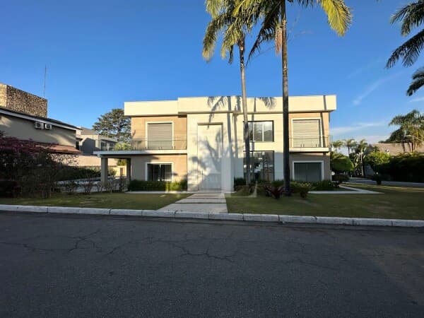 Casa Nova Alto Padrão com 4 suítes - Residencial Alphaville 2