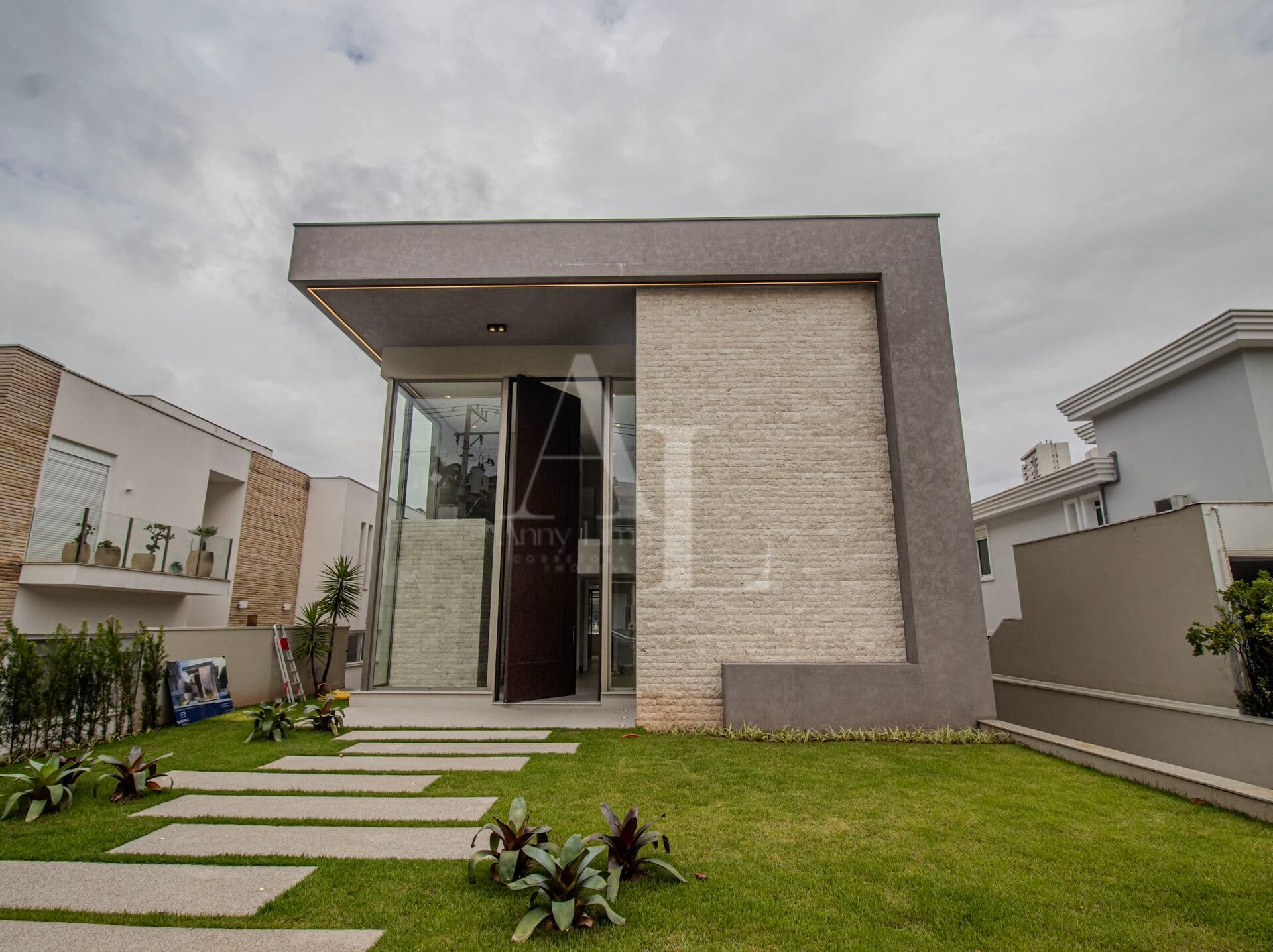 Casa Alto Padrão nova à venda com 4 suítes - Melville