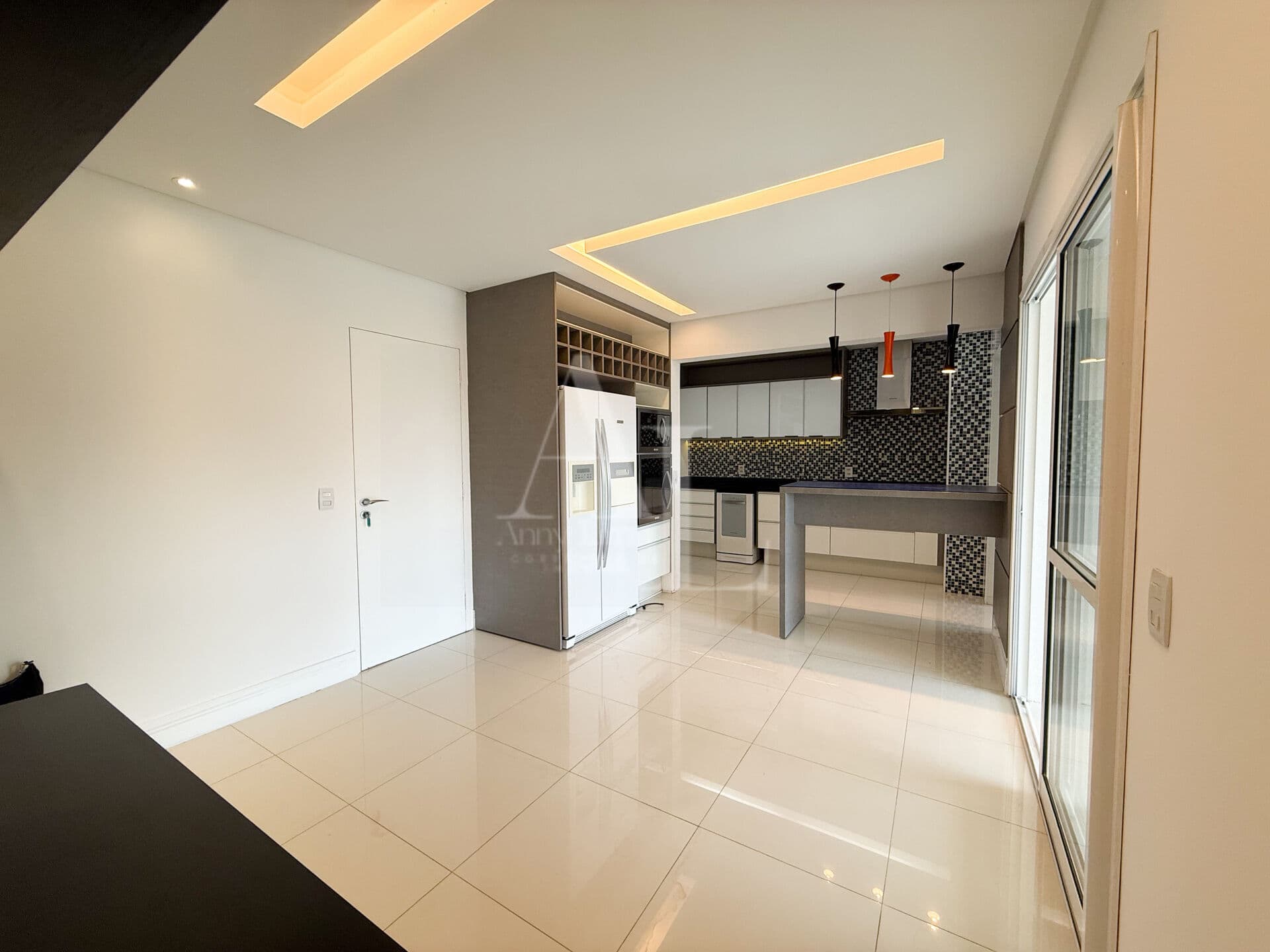 Apartamento semi mobiliado à venda com 2 dormitórios em Alphaville 18 do Forte - London