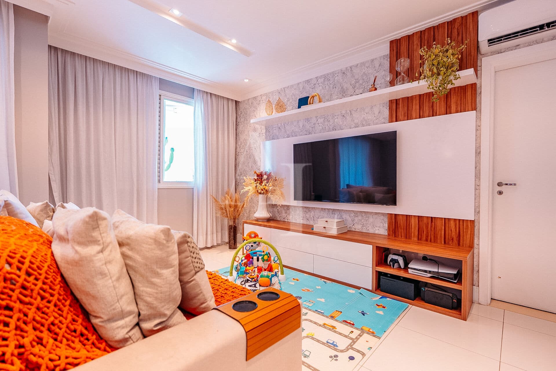 Apartamento à venda semi mobiliado 100m2 com 2 suítes - Jardins Tamboré