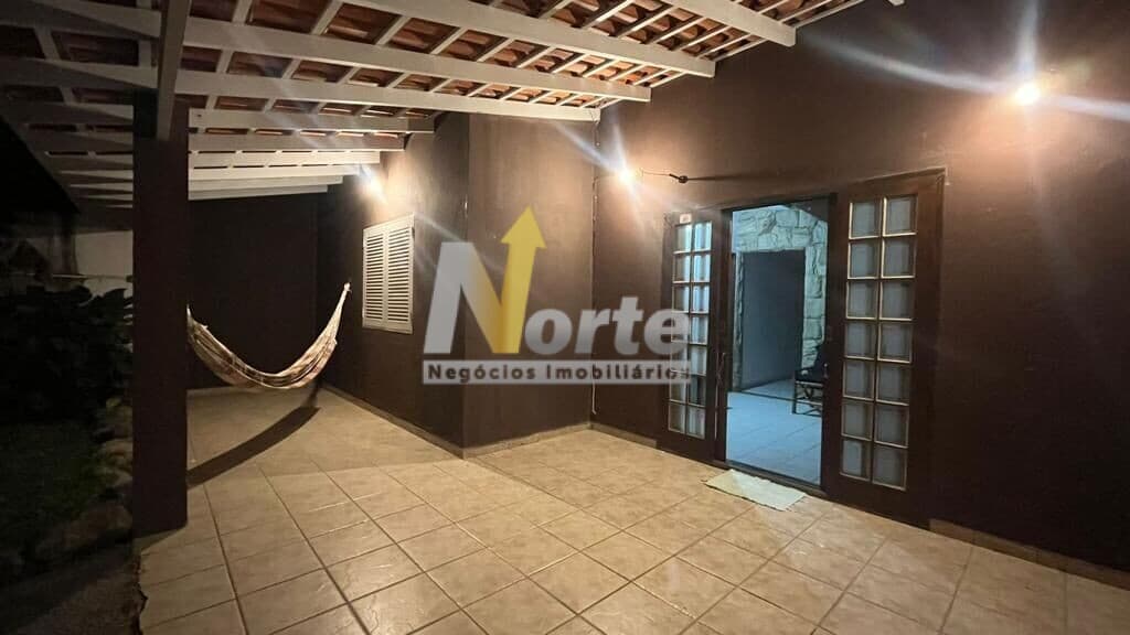 Sobrado espaçoso com 3 dormitórios