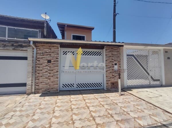 Belo sobrado em bairro Travessão - Caraguatatuba/SP