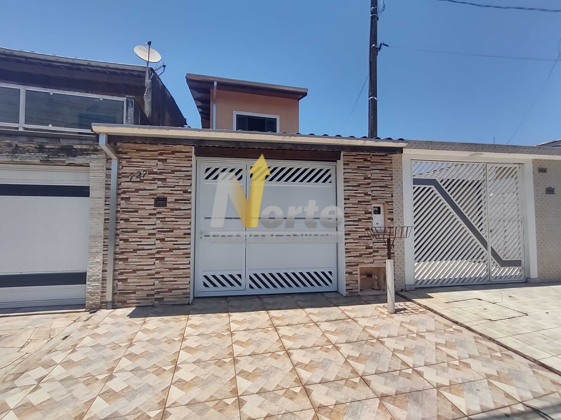Belo sobrado em bairro Travessão - Caraguatatuba/SP