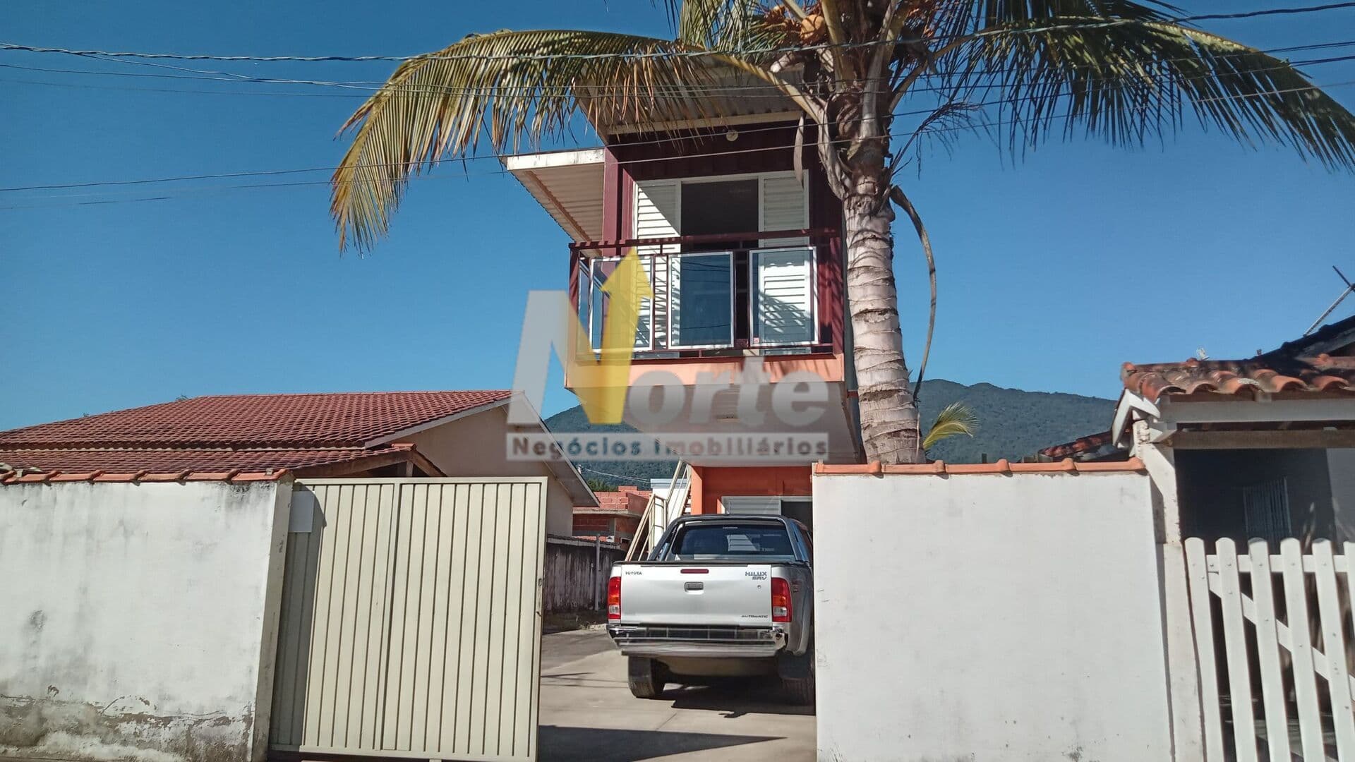 Casa sobrado de Container em Condomínio em Jaraguá, Caraguatatuba/SP