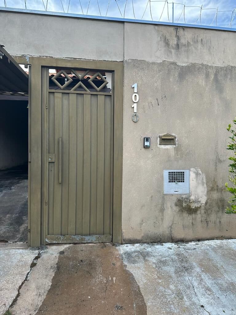 Casa no RESID. BOM SUCESSO