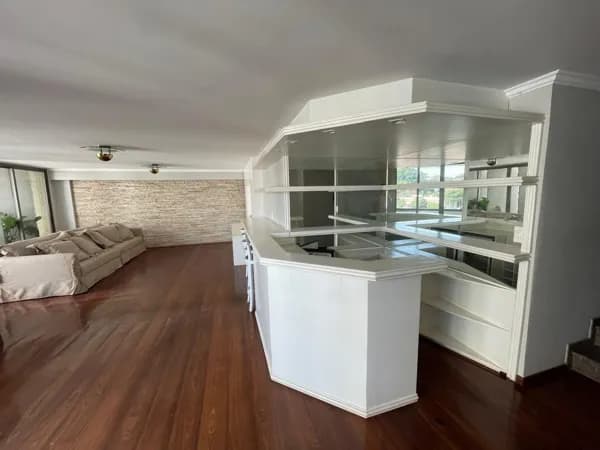 Apto no EDIFICIO LEÃO FACIO - 231 m²