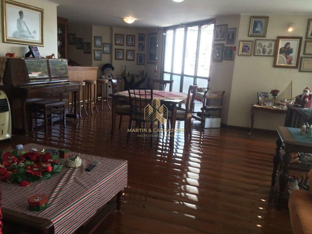 Apto no EDIFICIO LEÃO FACIO - IMPERDIVEL