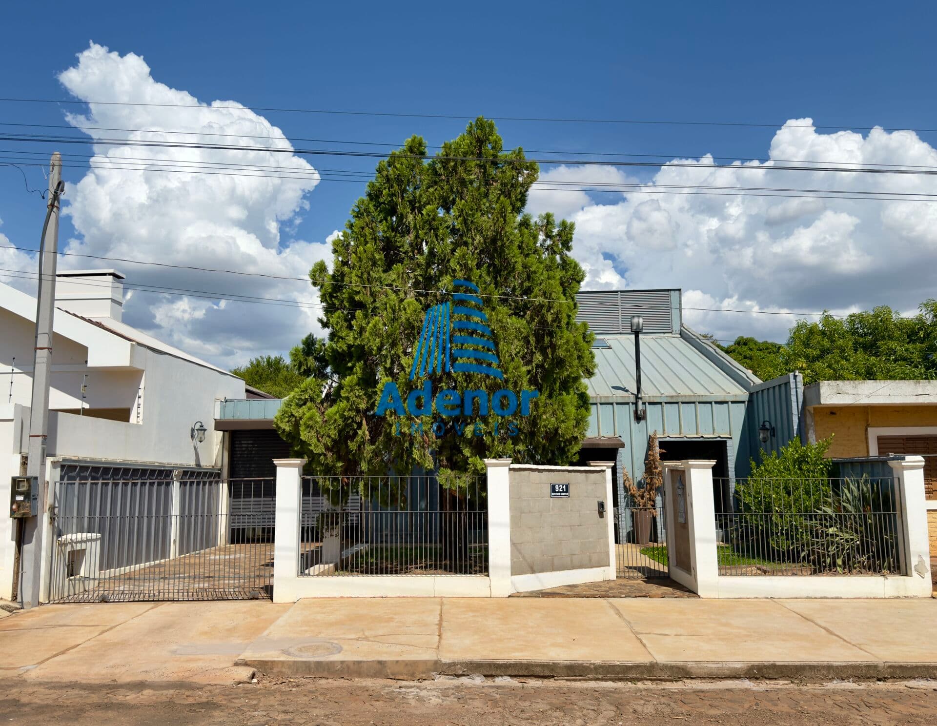 Casa moderna e rústica no bairro Bettim