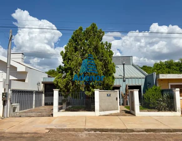Casa moderna e rústica no bairro Bettim