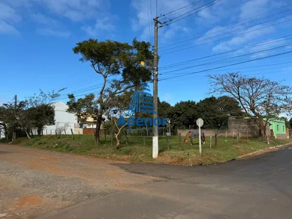 Terreno de esquina no bairro Pirahy