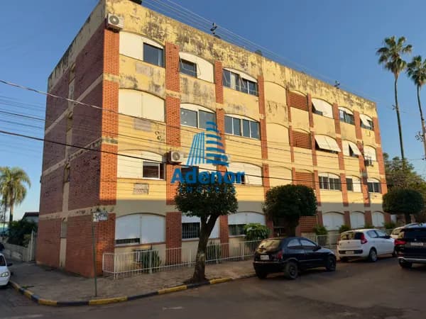 Apartamento de 02 dormitórios no bairro Centro