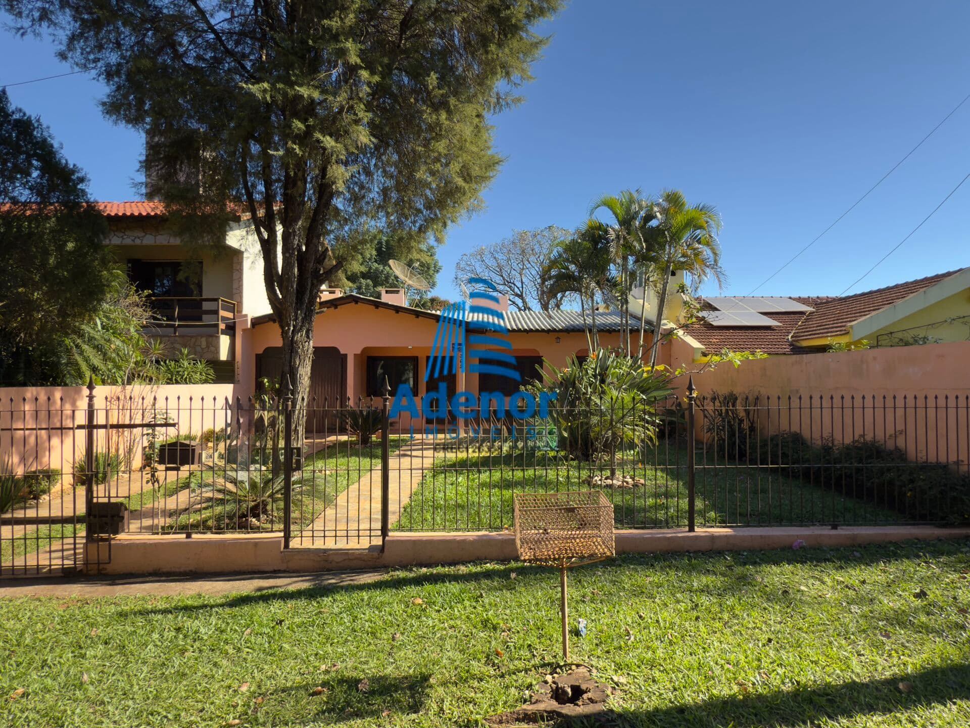 Casa com 03 dormitórios no bairro Bettim