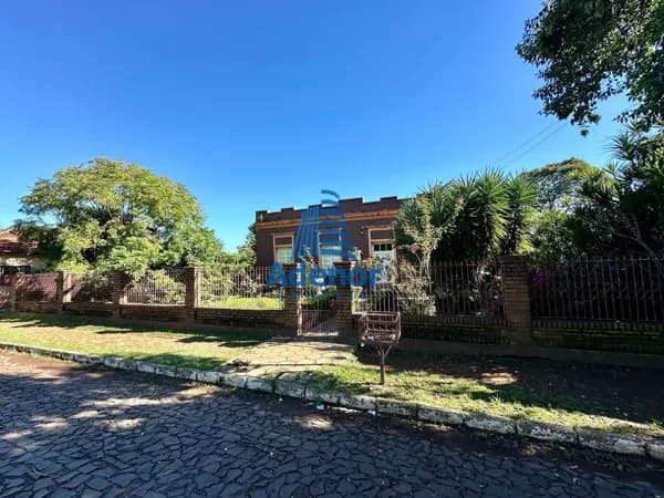 Casa/terreno no bairro Passo