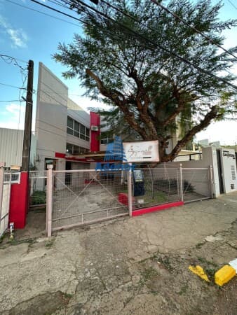 Prédio comercial e residencial