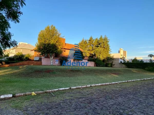Terreno de esquina no bairro Jardim Primavera