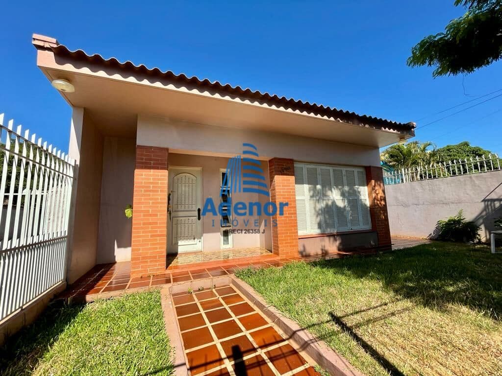 Casa de Alvenaria e galpão (comercial)