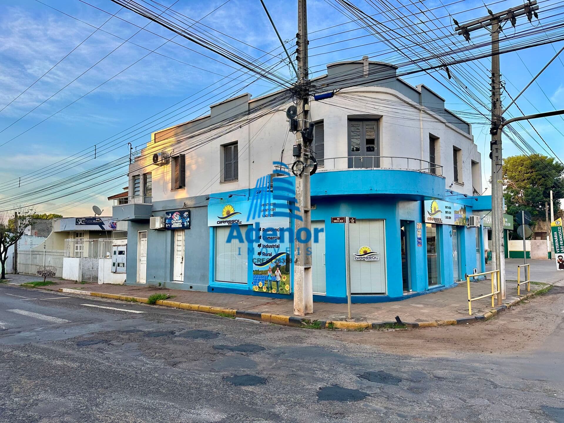 Prédio comercial e residencial na área central de São Borja/RS
