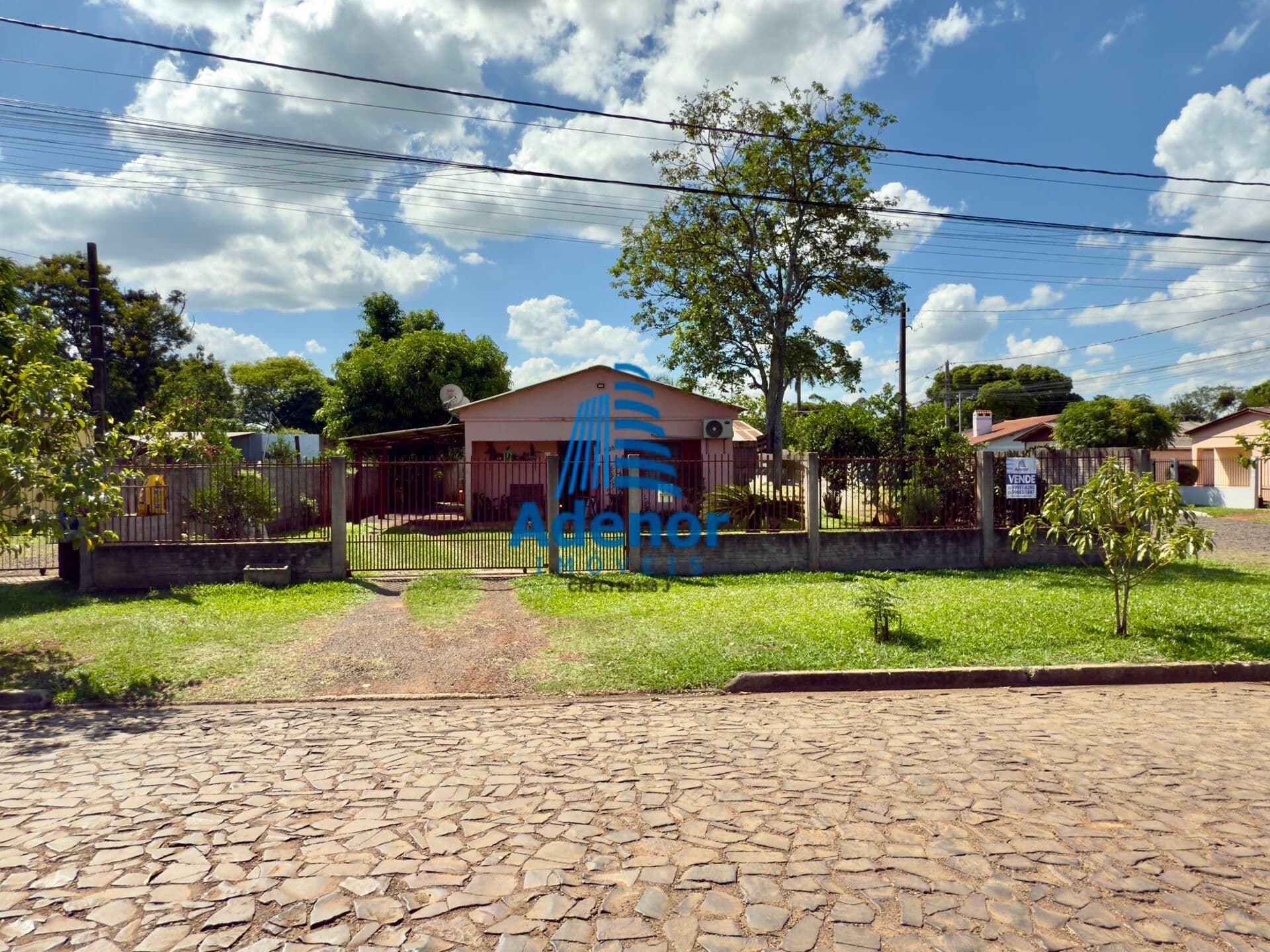 Casa de esquina no bairro Tiro