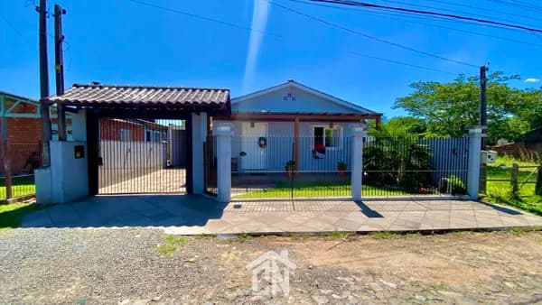 Casa com piscina a venda