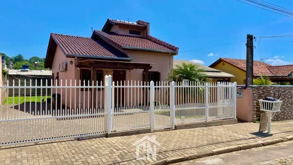 Casa à Venda no Bairro Olaria