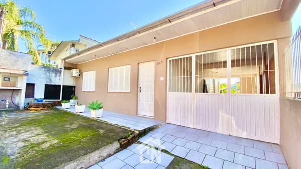 Casa ampla com piscina à venda no bairro Progresso!