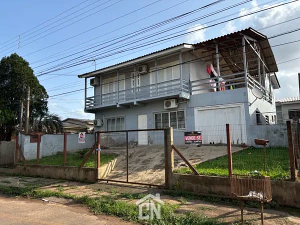 Amplo sobrado no Centro