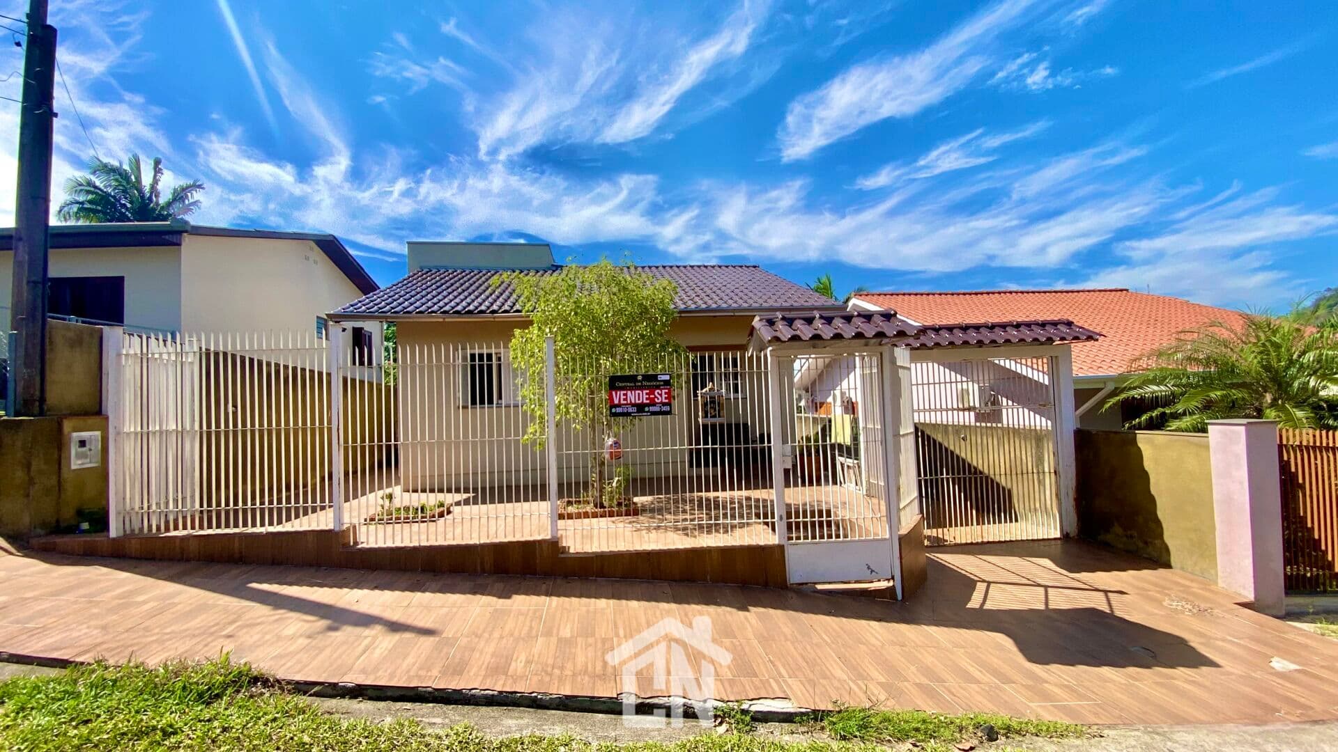 Casa com quiosque a venda