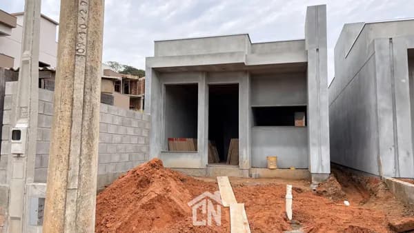3 casas à venda na planta!