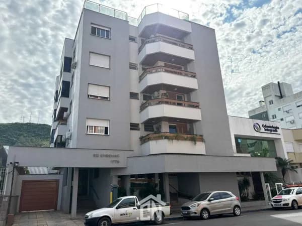 Amplo Apartamento no Edifício Engemac
