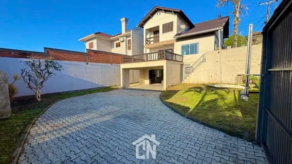 Linda casa de esquina a venda
