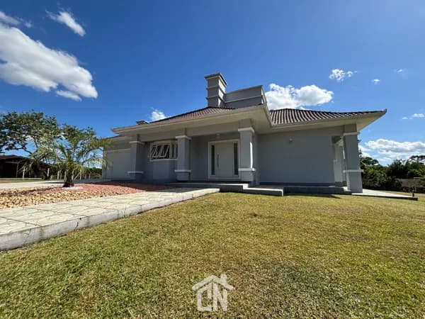 IMPONENTE RESIDÊNCIA DE ALTO PADRÃO