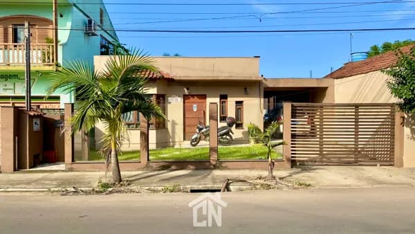 Casa de Alvenaria com ponto comercial