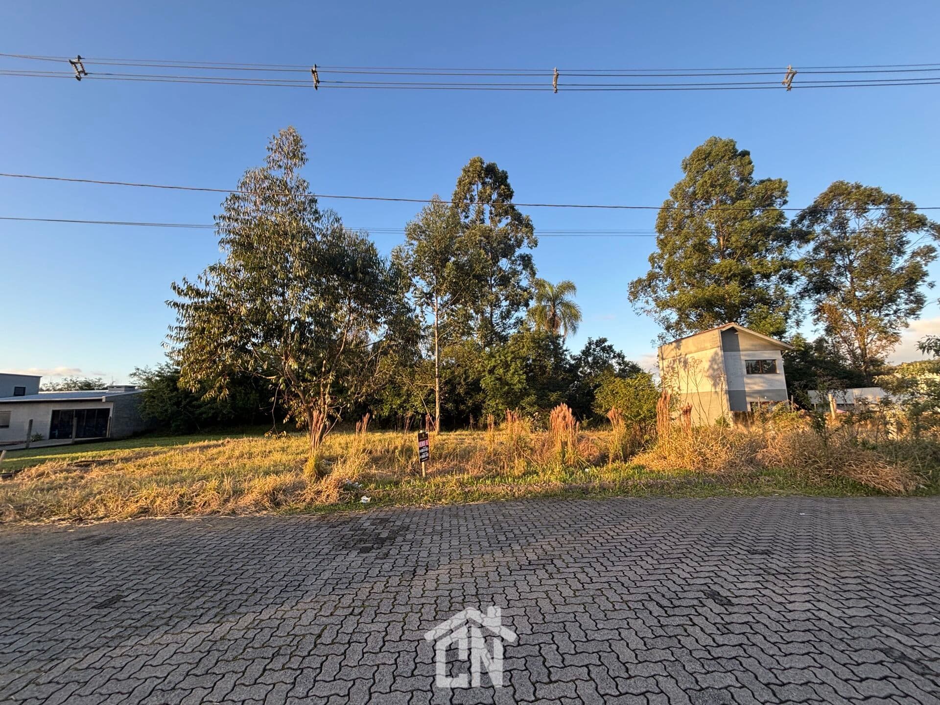 Terreno em plano no loteamento Morada dos Pinhais